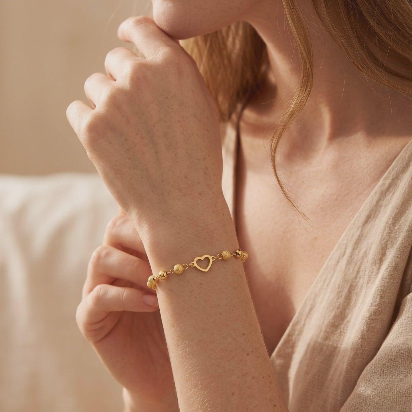 YLQ49462-bracelet lifestyle video