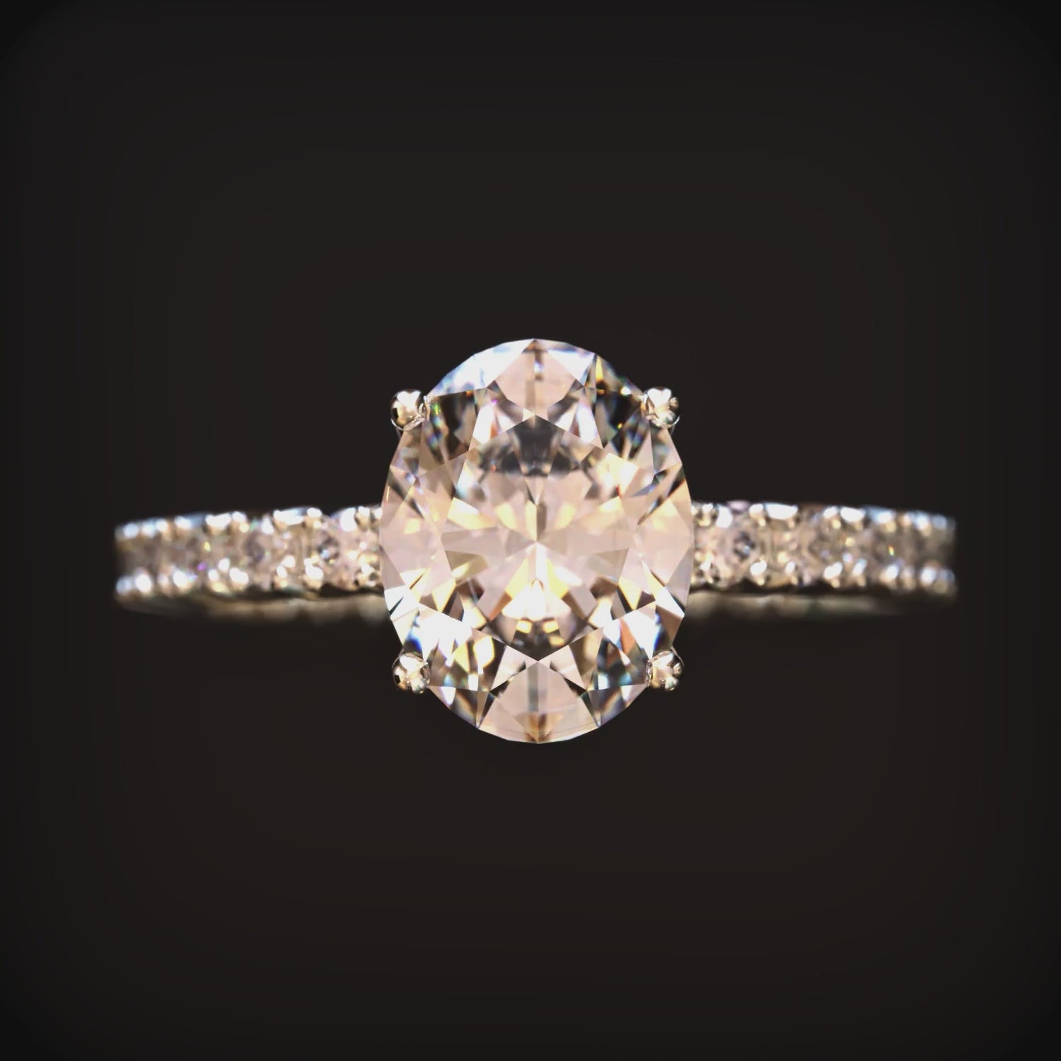 A video of the Amorette 14K solid gold ring with oval moissanite.
