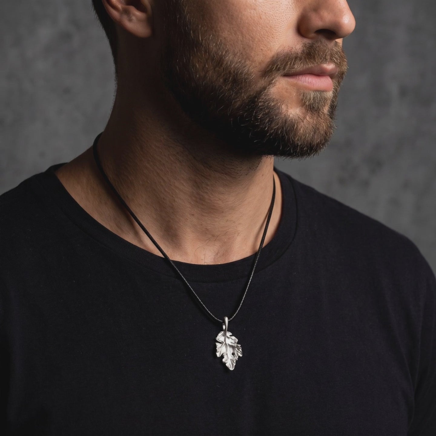 YLQ50102-Necklace lifestyle video