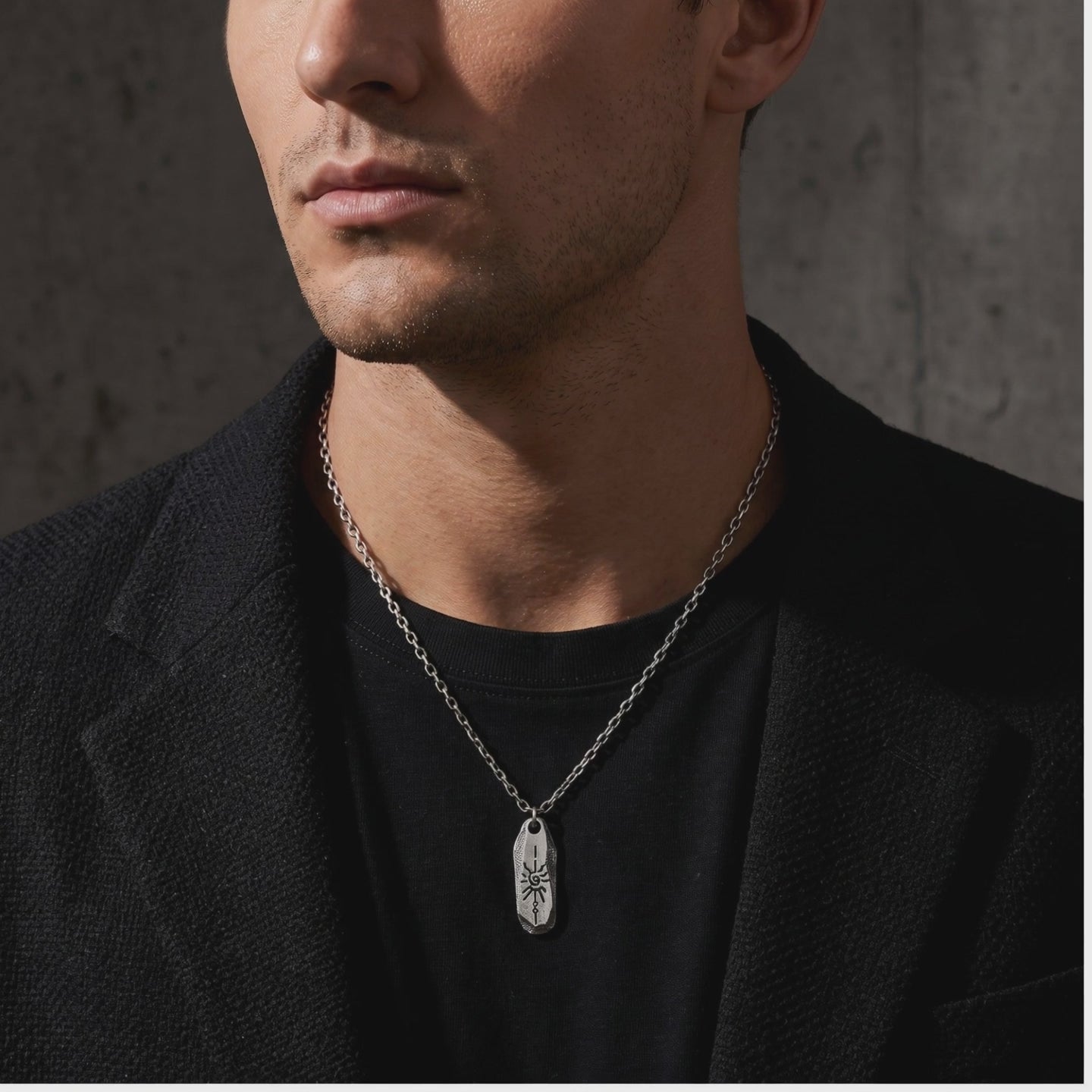 YLQ49950-Necklace lifestyle video