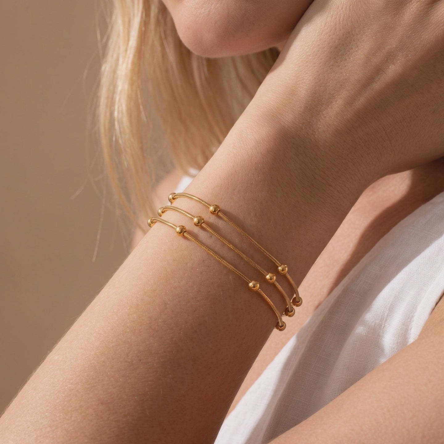 YLQ49418-bracelet lifestyle video