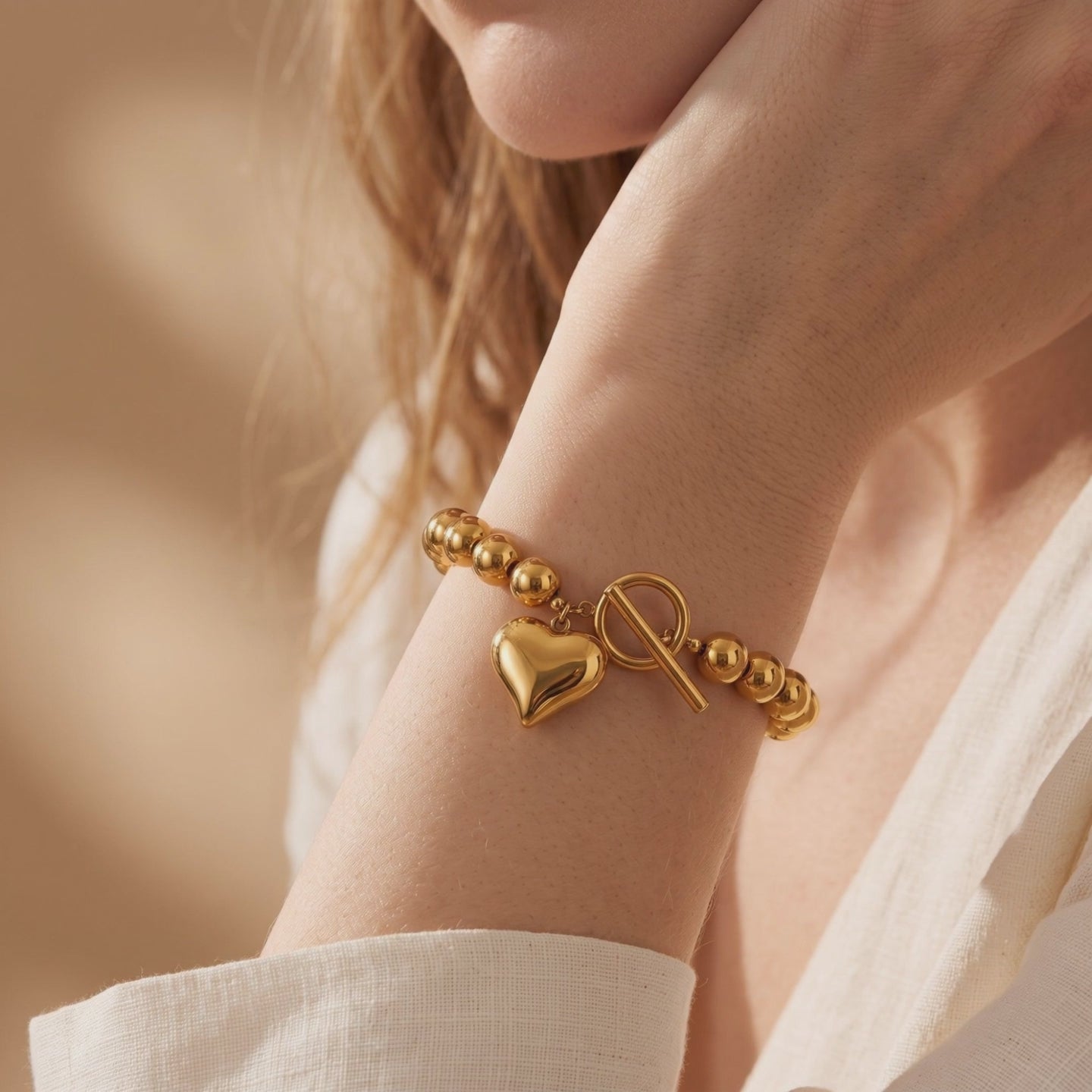 YLQ49425-bracelet lifestyle video