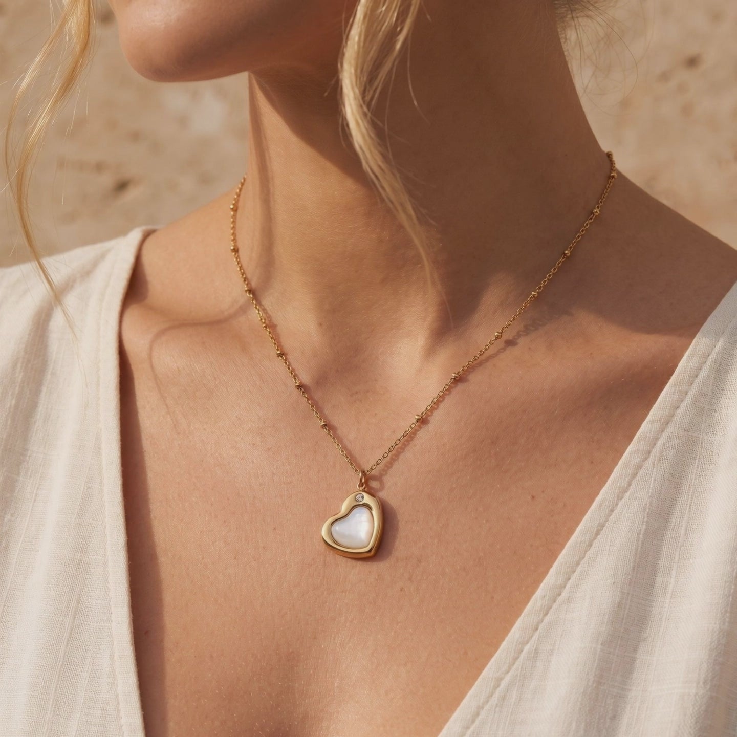 YLQ49040-NECKLACE lifestyle video