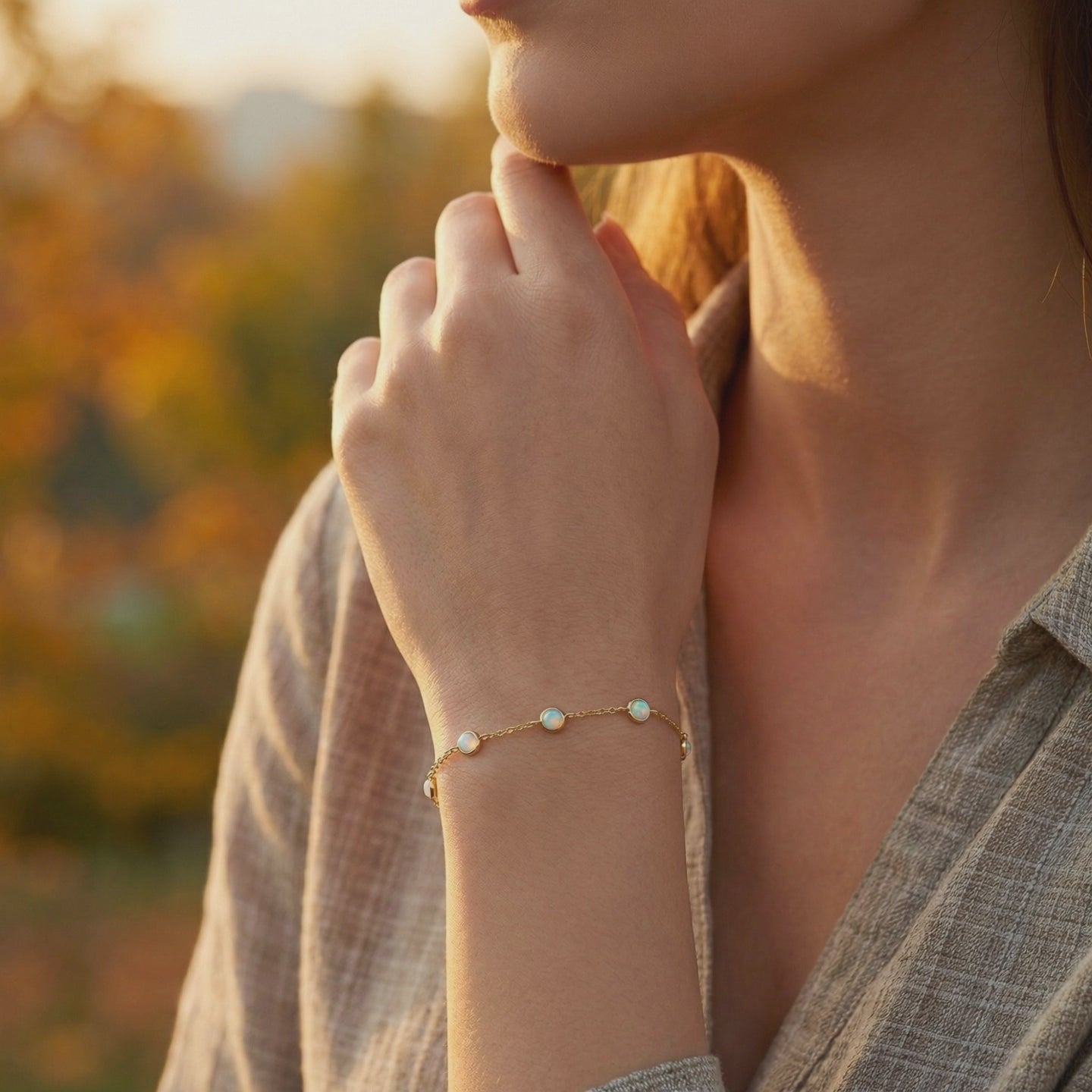 Solid gold bracelet with opals.