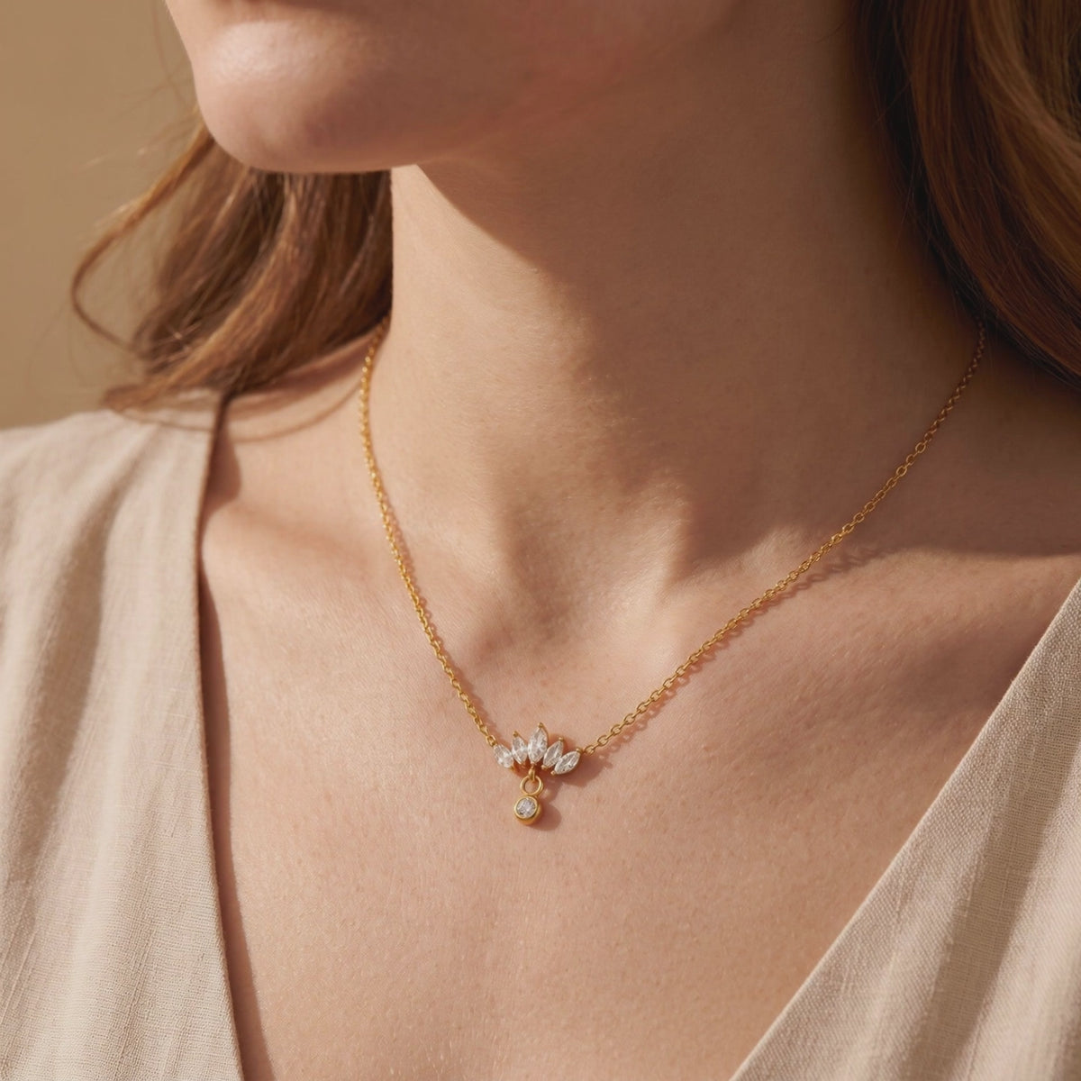 YLQ49152-NECKLACE lifestyle video
