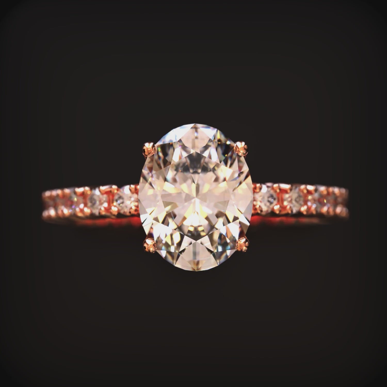A video of the Amorette 14K solid gold ring with oval moissanite.