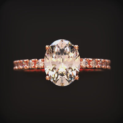 A video of the Amorette 14K solid gold ring with oval moissanite.