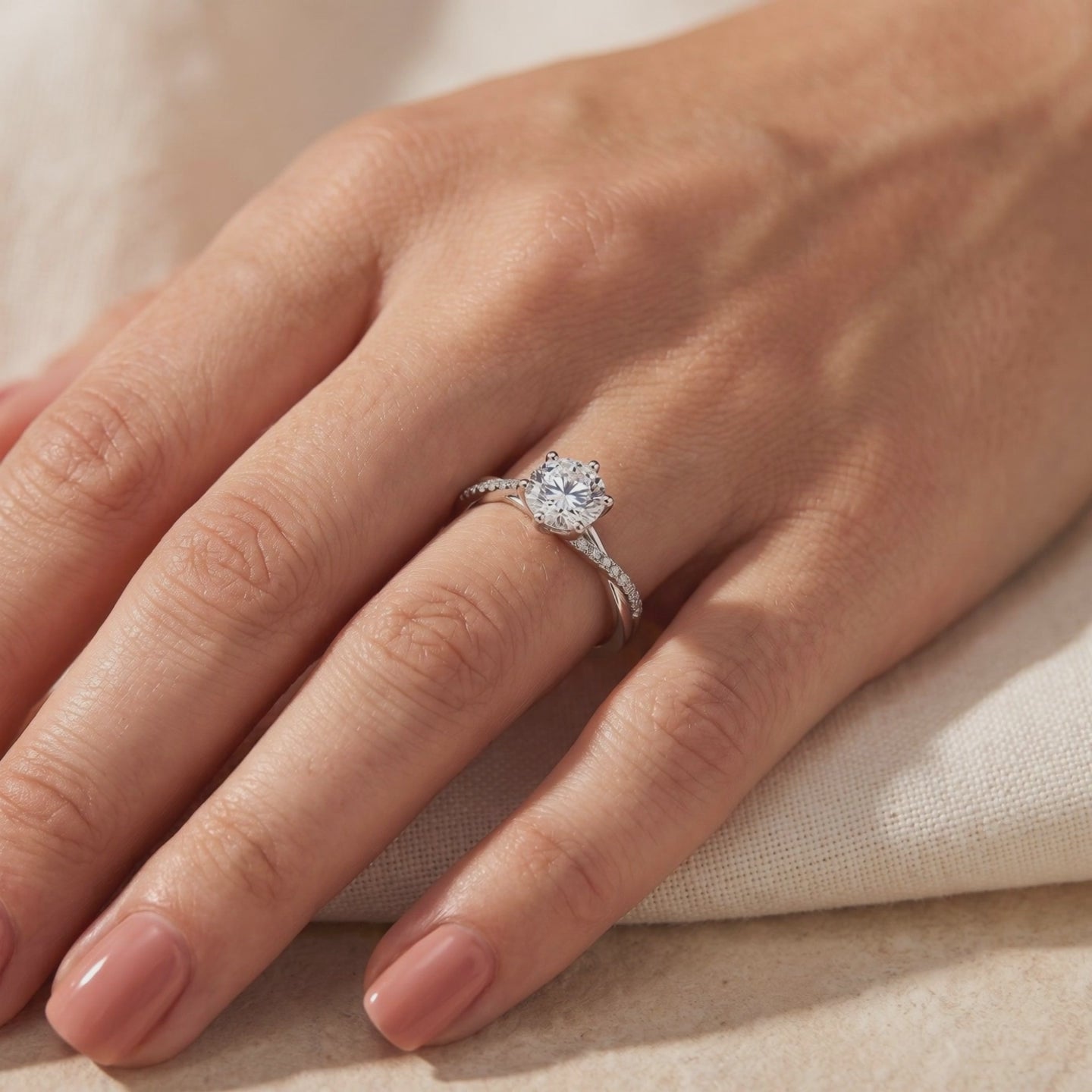 YLQ4617-rings lifestyle video