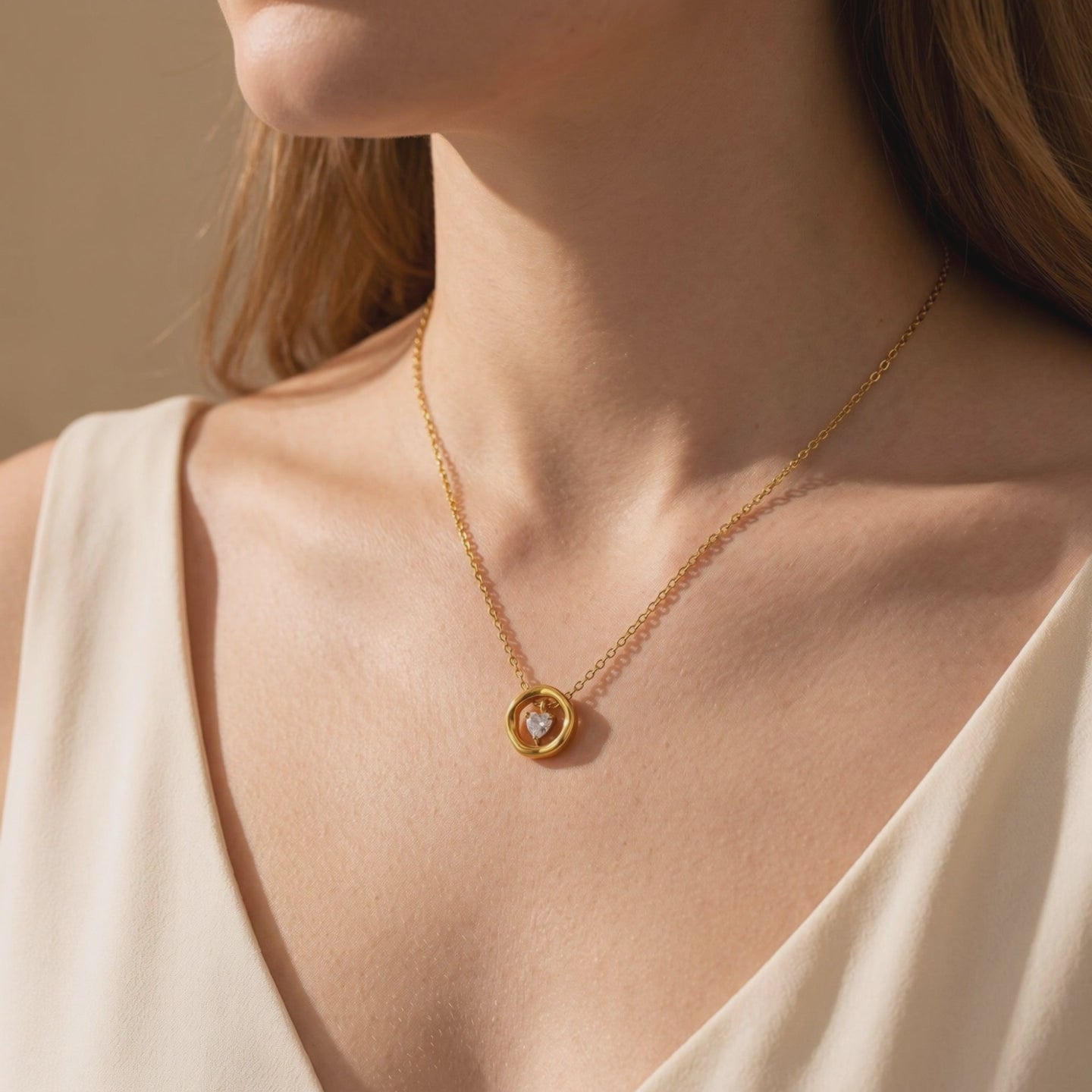 YLQ49180-NECKLACE lifestyle video