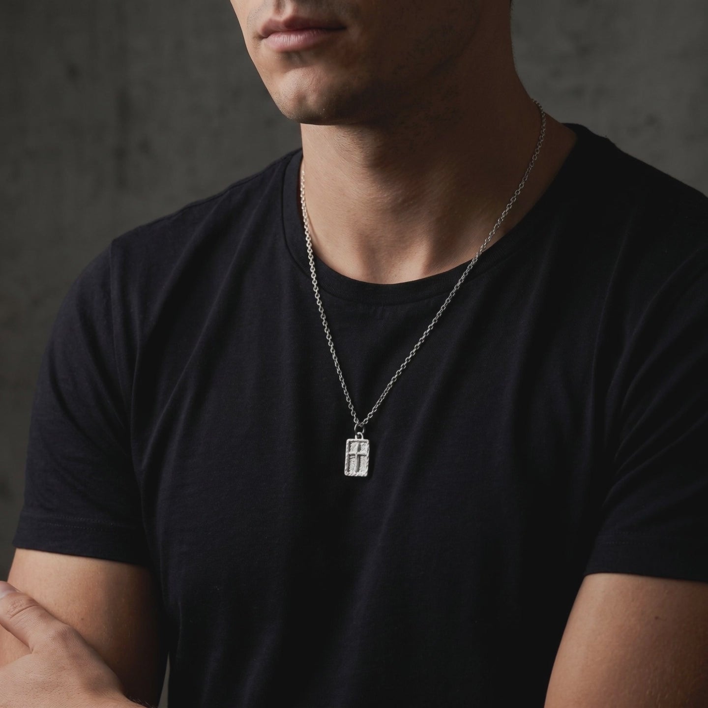 YLQ50132-Necklace lifestyle video