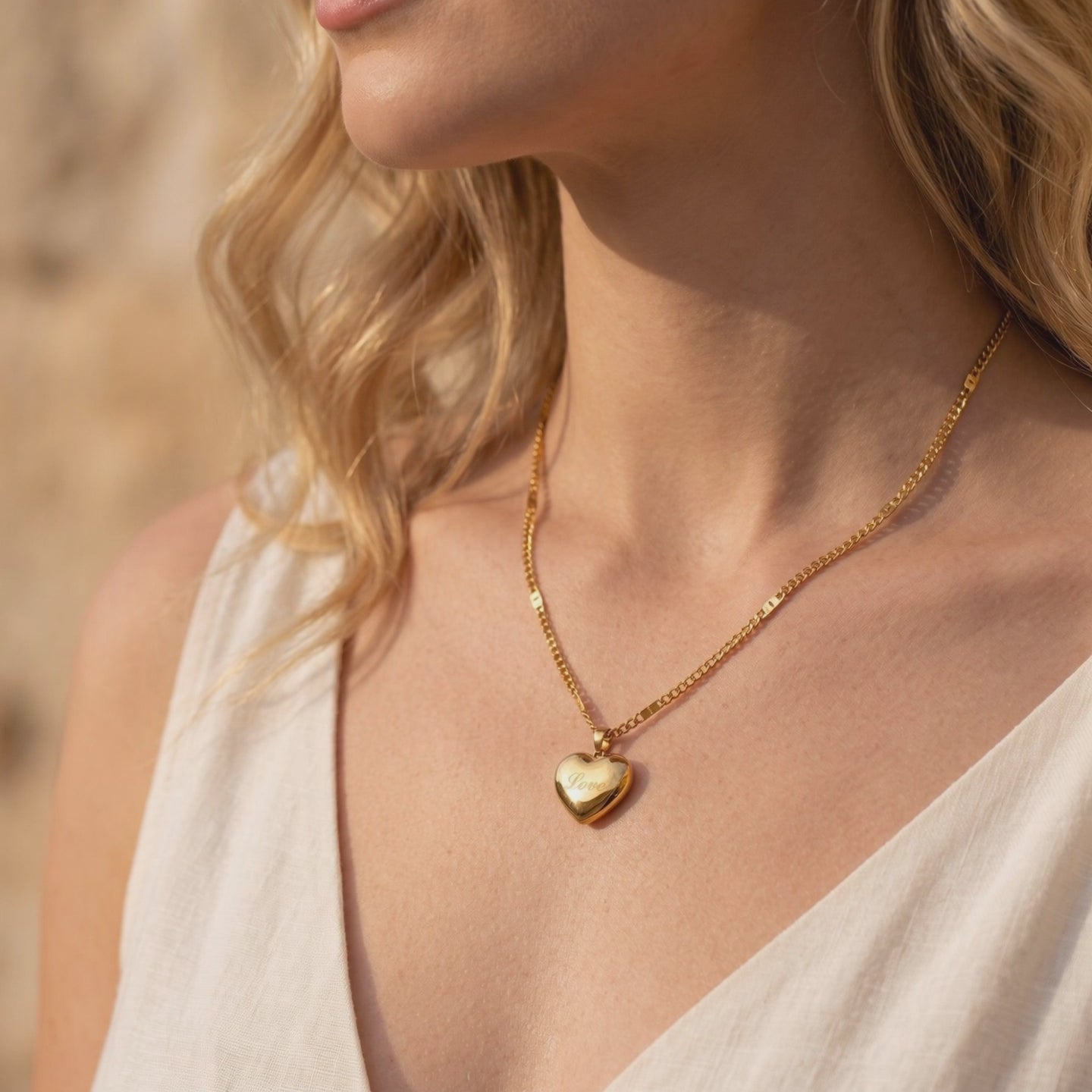 YLQ49366-NECKLACE lifestyle video