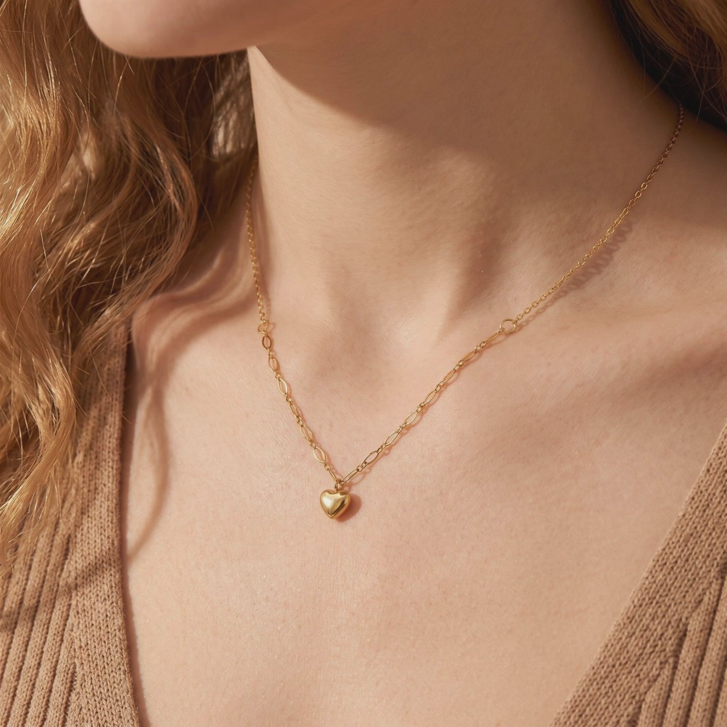 YLQ49390-NECKLACE lifestyle video