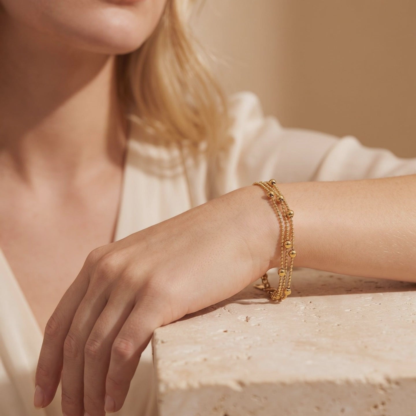 YLQ49468-bracelet lifestyle video