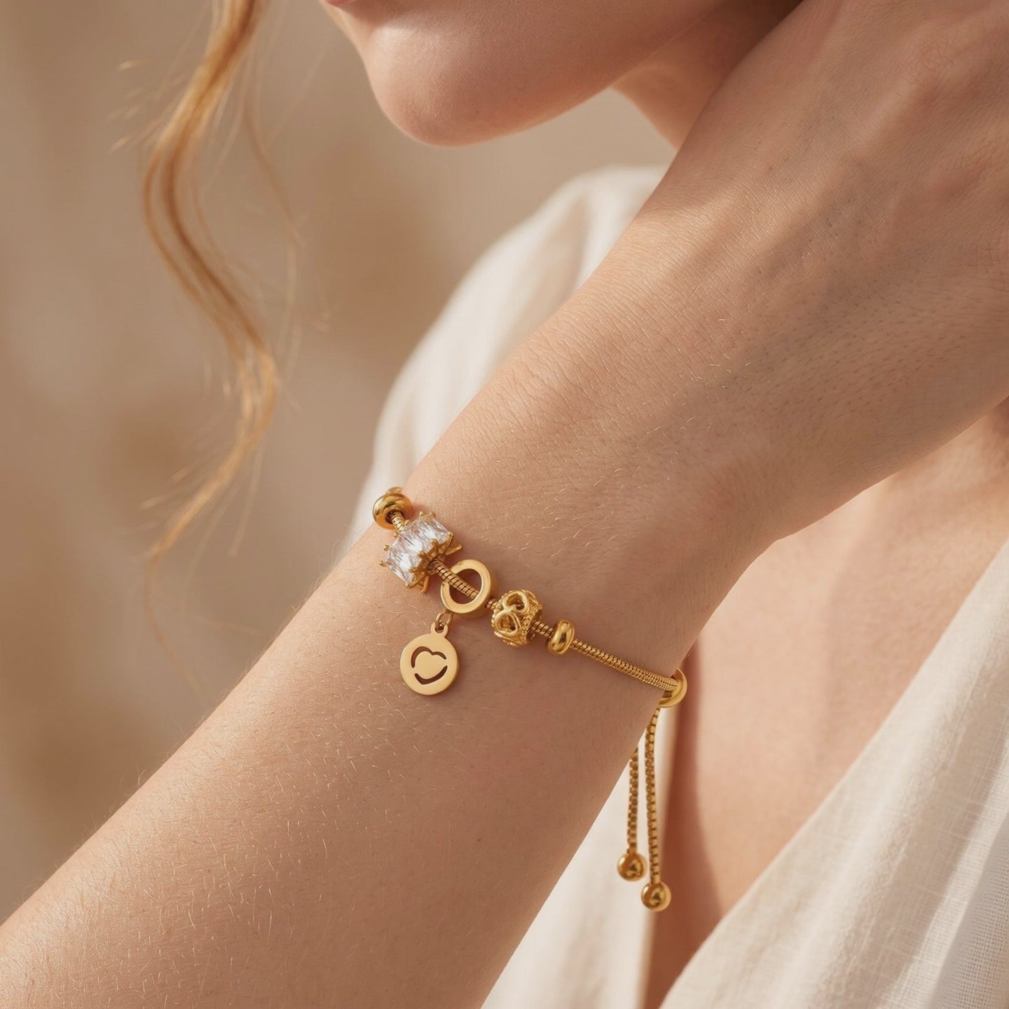 YLQ49430-bracelet lifestyle video