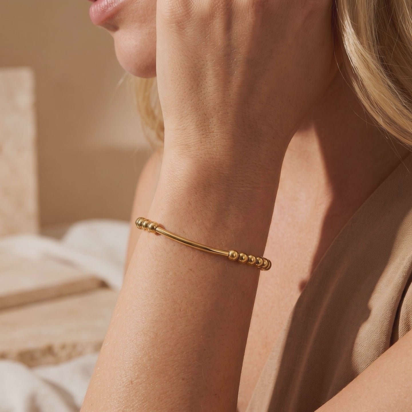 YLQ49409-bracelet lifestyle video