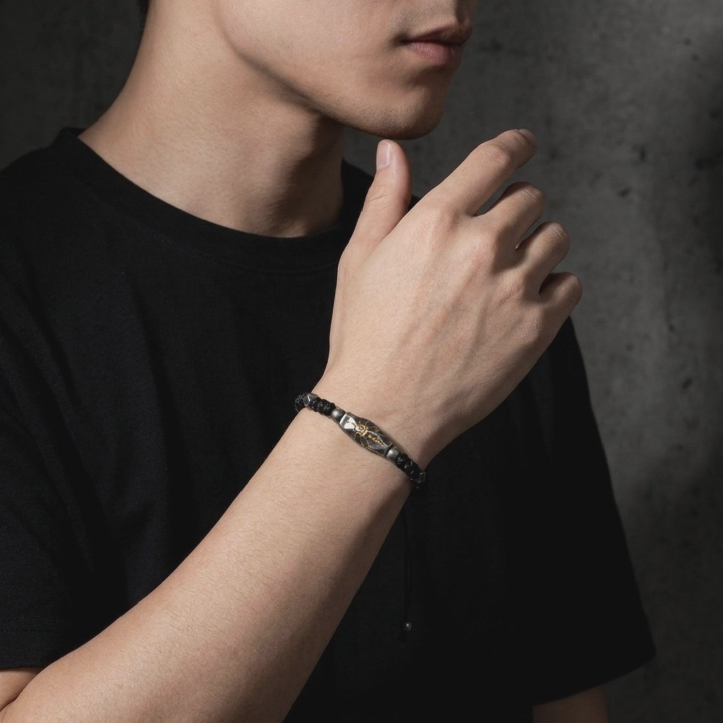 YLQ50049-bracelet lifestyle video