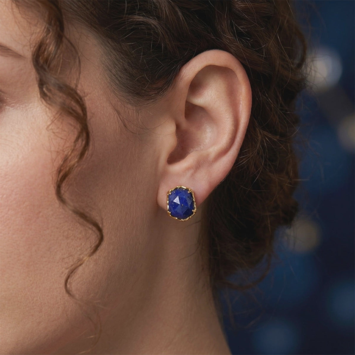 Hexagon Lapis Lazuli drop earrings in solid gold.