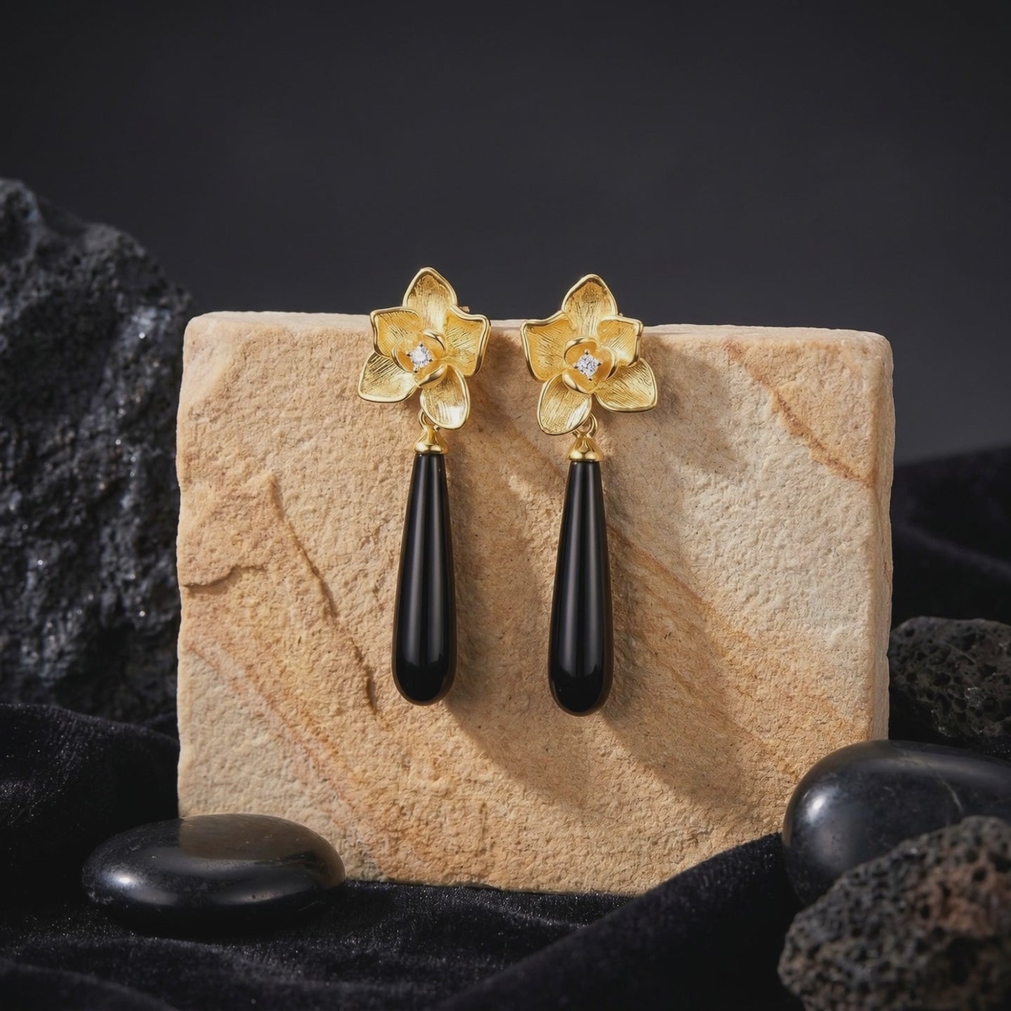 Calla floral black onyx drop earrings in solid gold.