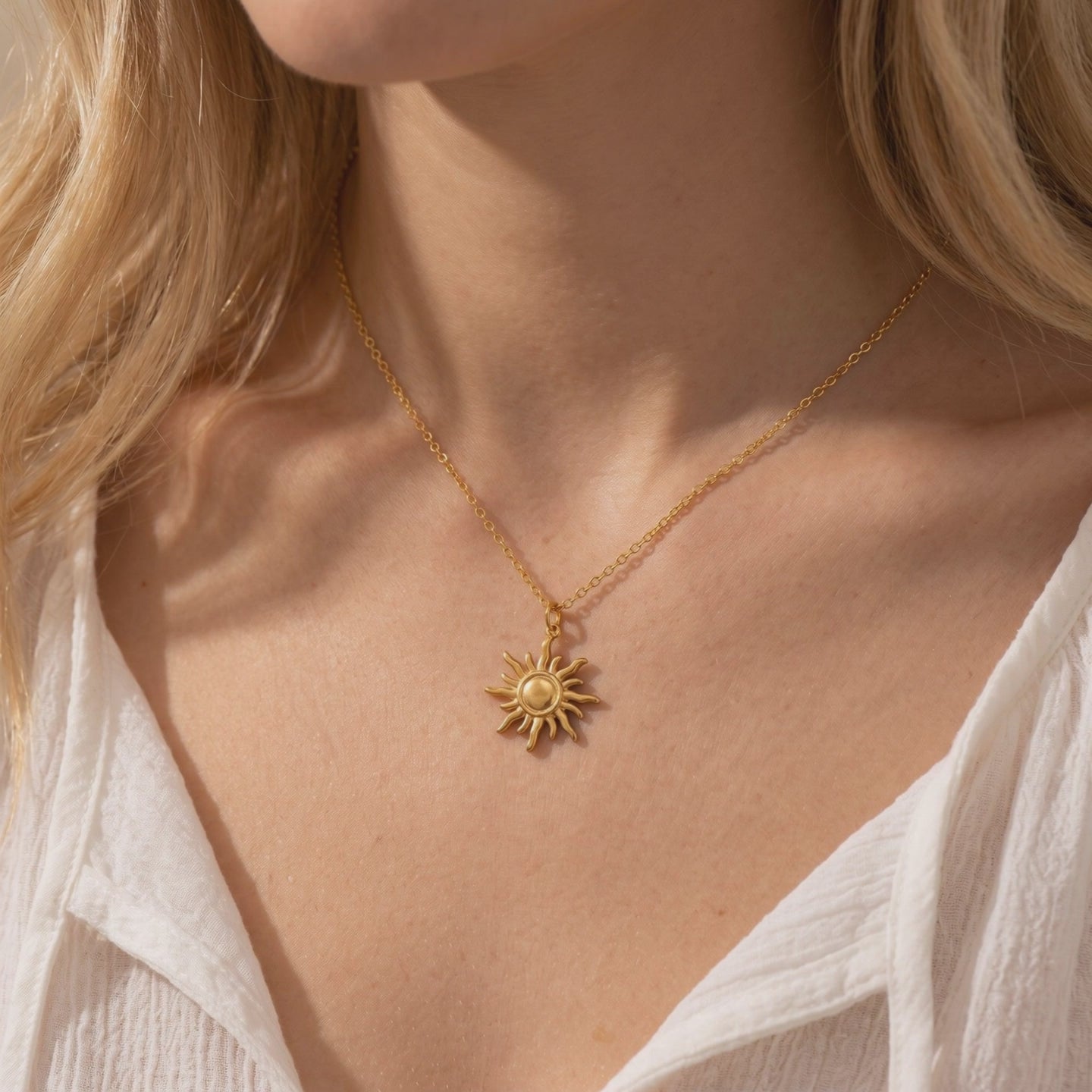 YLQ49373-NECKLACE lifestyle video