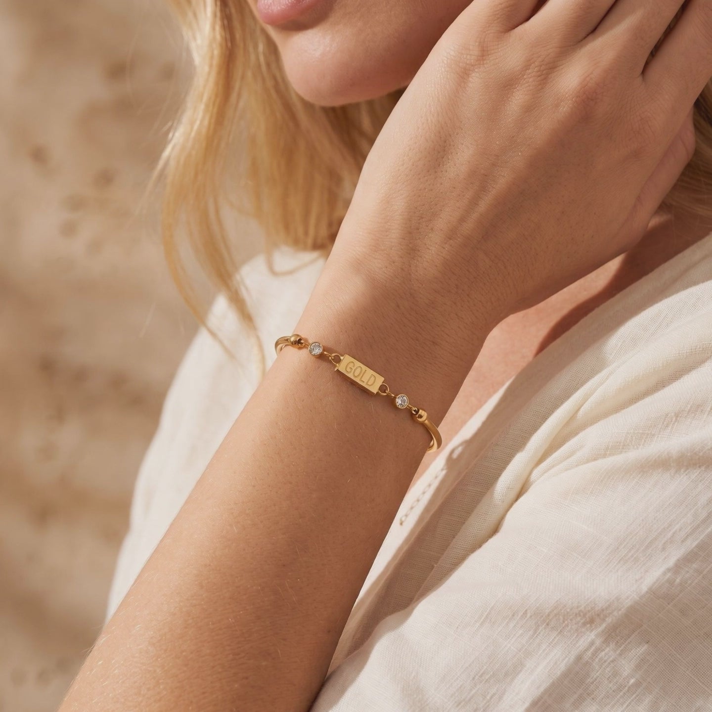 YLQ49466-bracelet lifestyle video